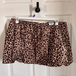 Chic Leopard Print Bubble Mini Skirt
